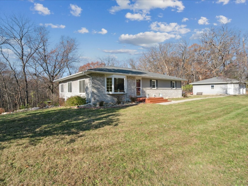 Property Photo:  1453 Hickory Hollow Road NE  IA 52333 