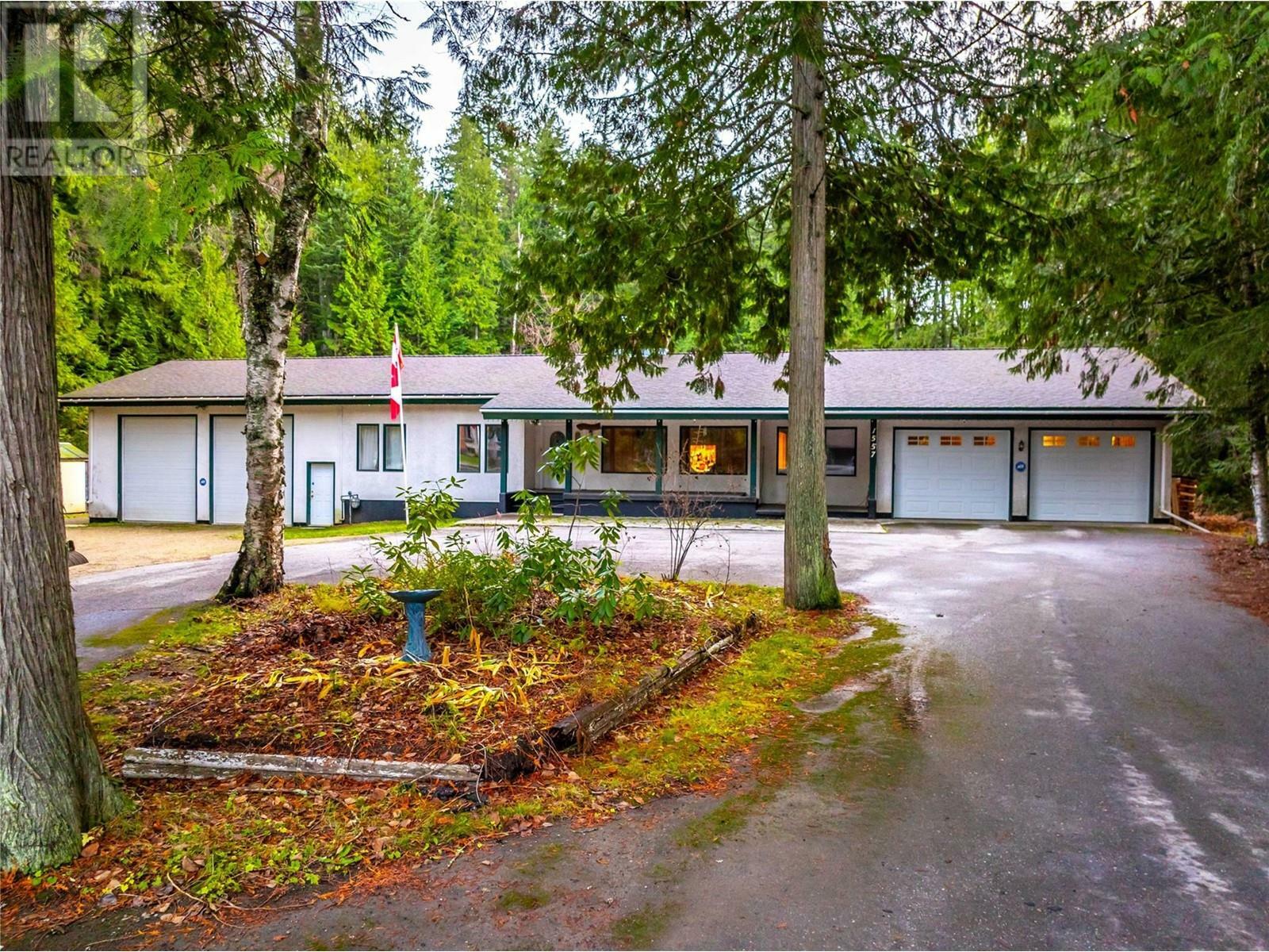 Photo de la propriété:  1557 Nichol Road  BC V0E 2S1 