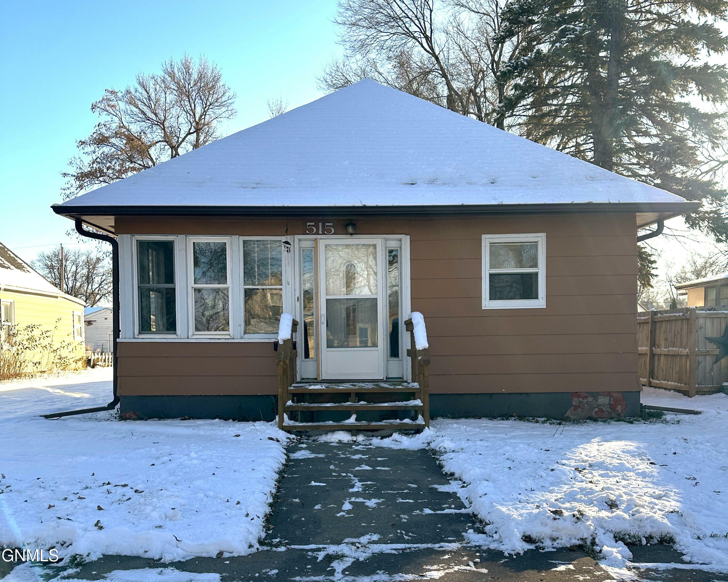 Property Photo:  515 2nd Street SW  ND 58401 