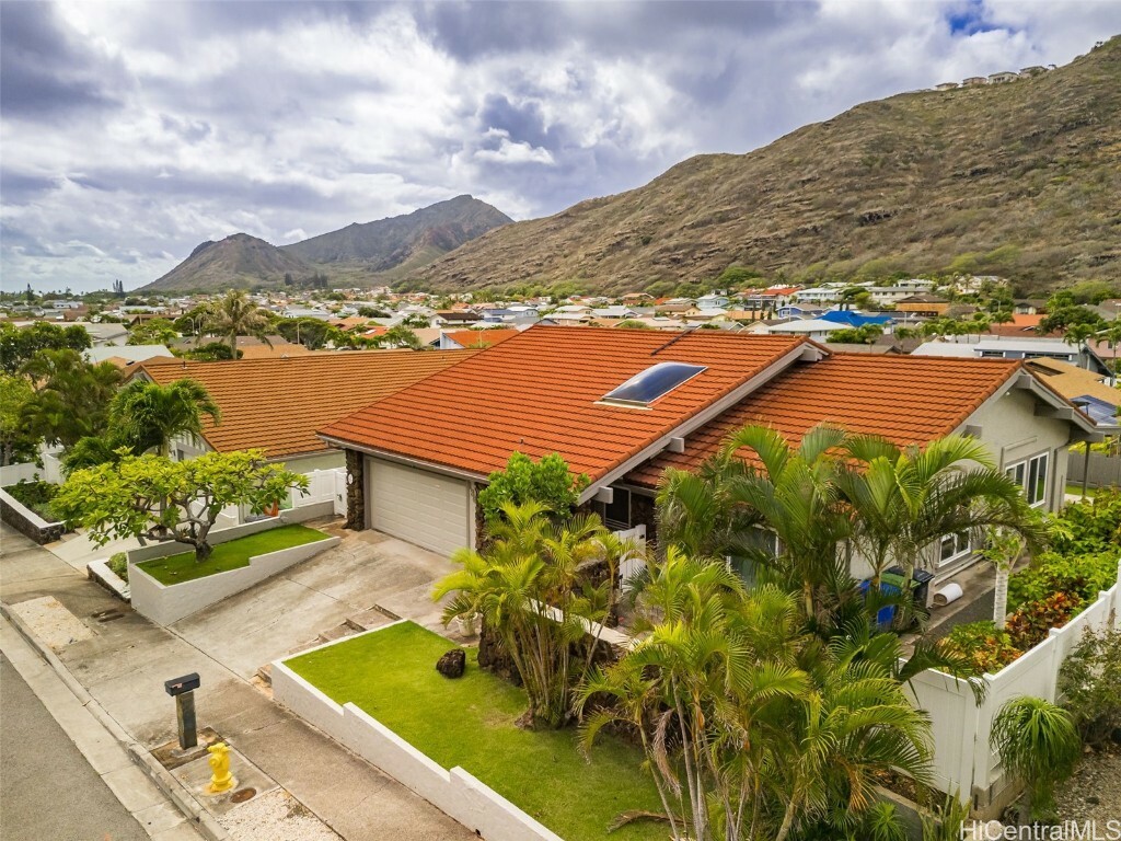 1368 Kaeleku Street  Honolulu HI 96825 photo