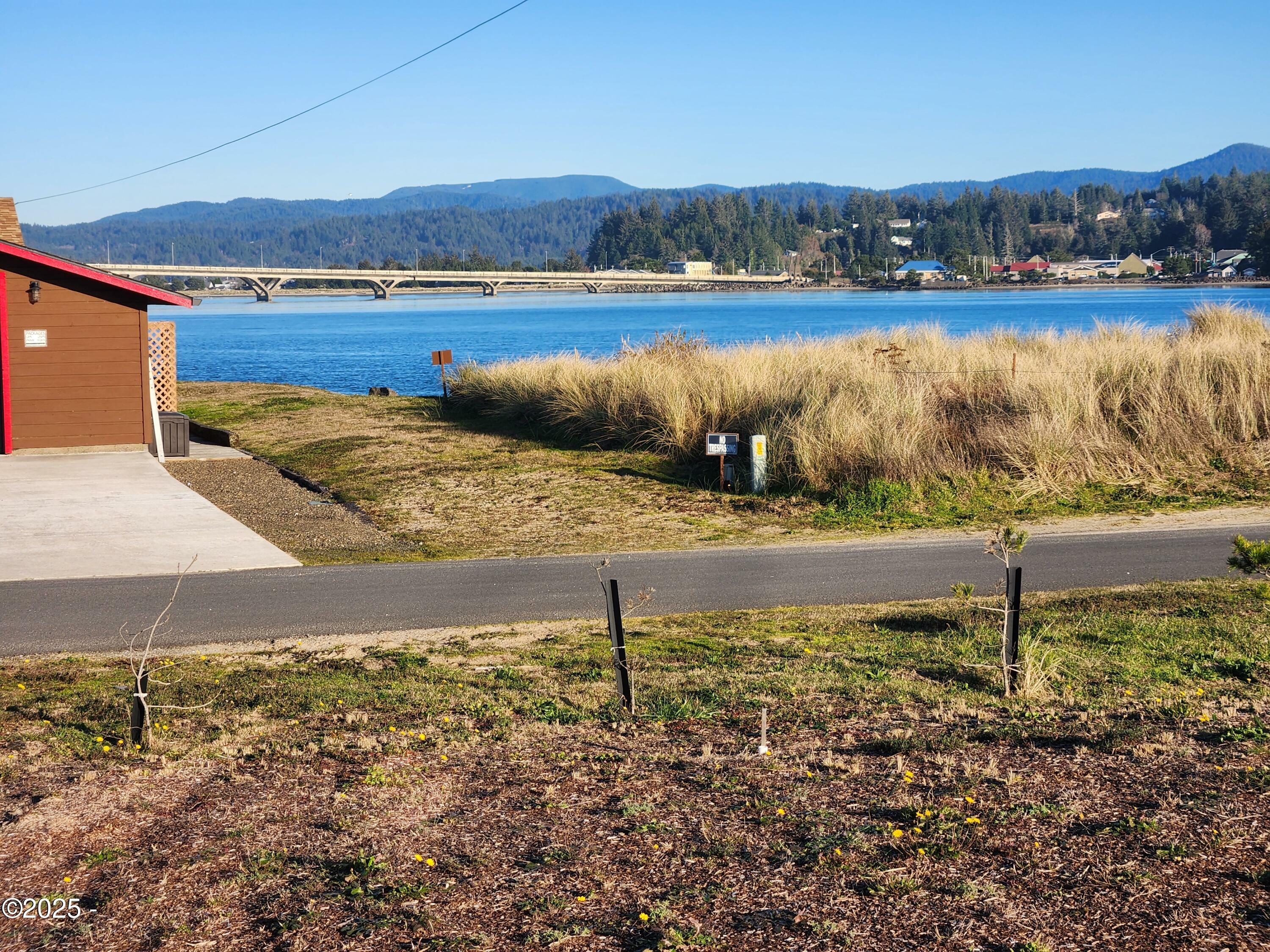 Property Photo: 101 NW Sunset Way OR 97394