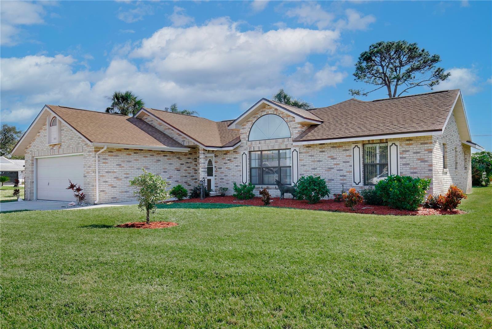 Property Photo: 302 Pine Breeze Drive FL 32141