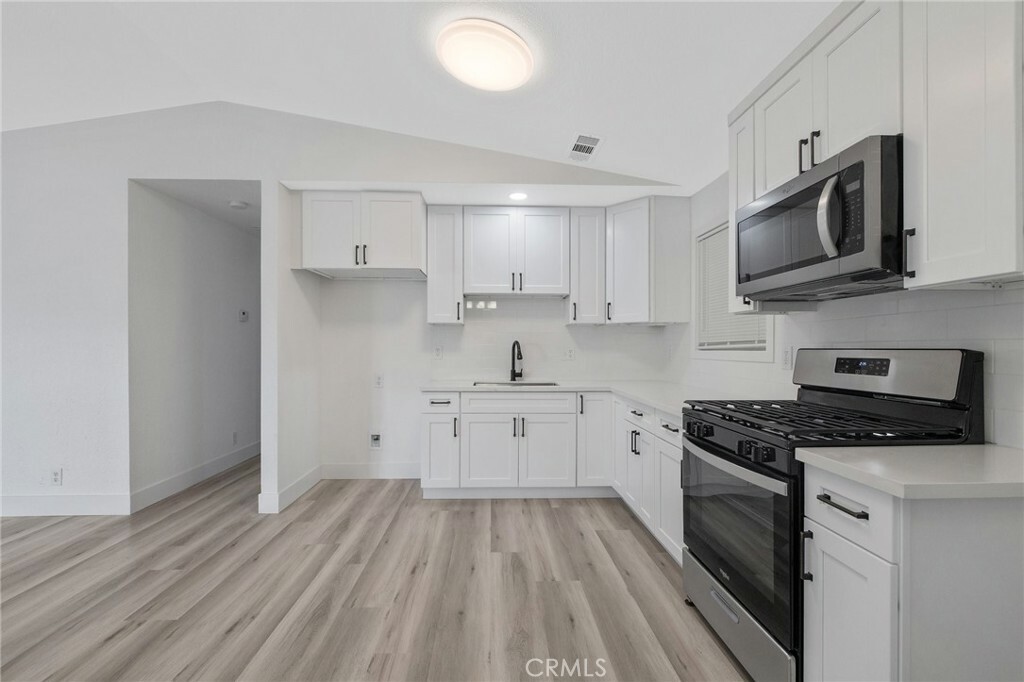Property Photo:  296 Tule Court  CA 93257 