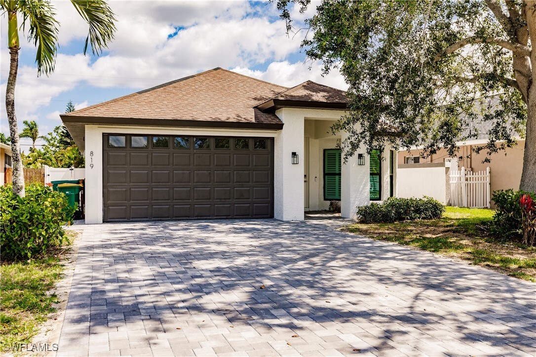 Property Photo: 819 96th Avenue N FL 34108