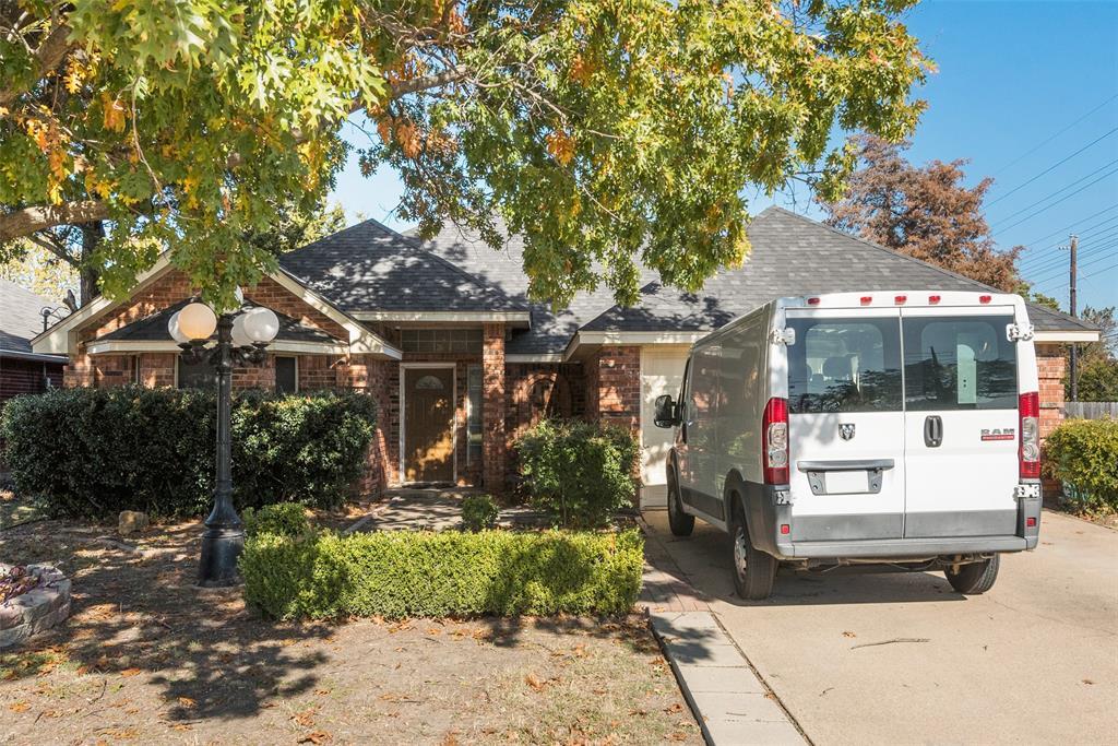 Property Photo: 928 Clover Hill Lane TX 75104