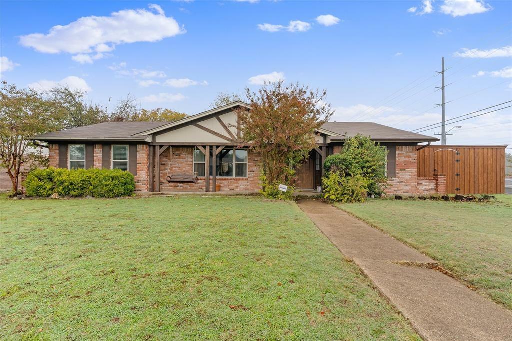 Property Photo:  2131 Poppy Lane  TX 75081 