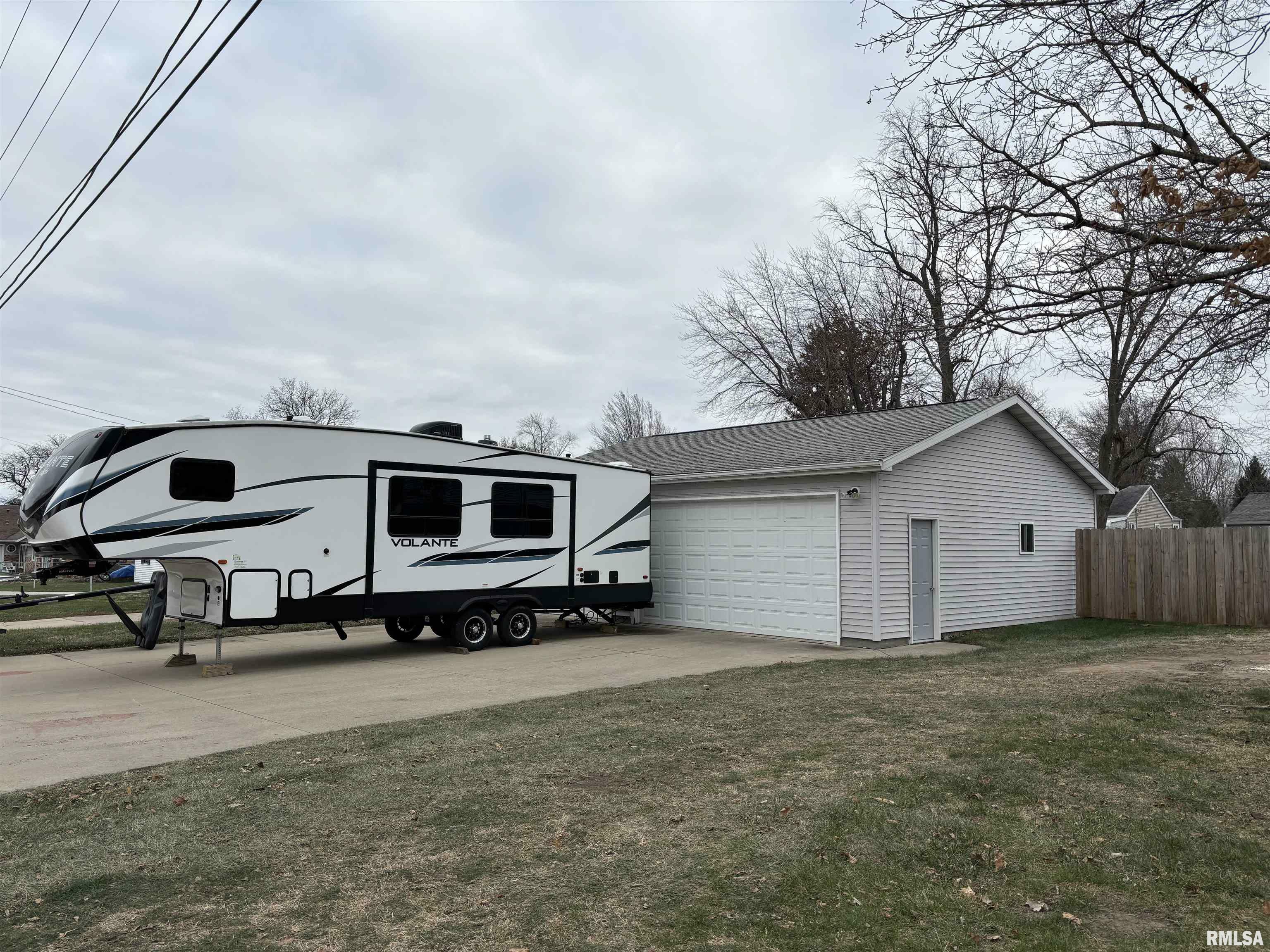 Property Photo:  302 City Street  IL 61540 