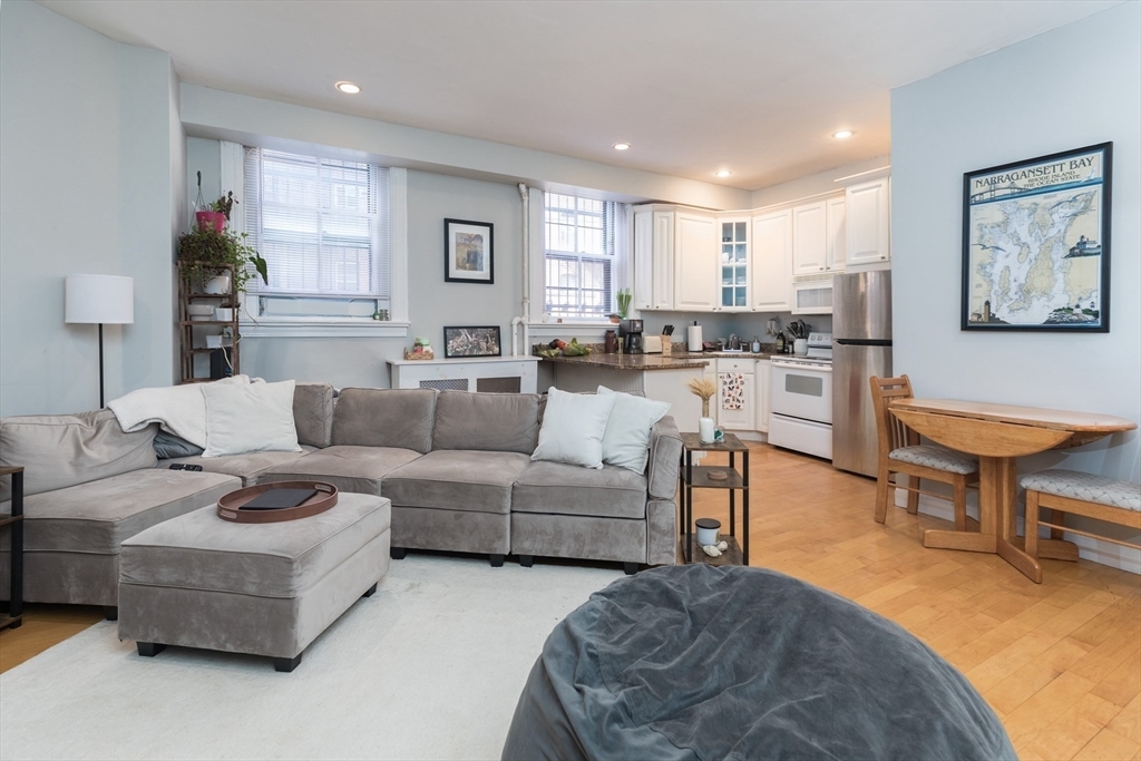 Property Photo:  135 Marlborough Street 2  MA 02116 
