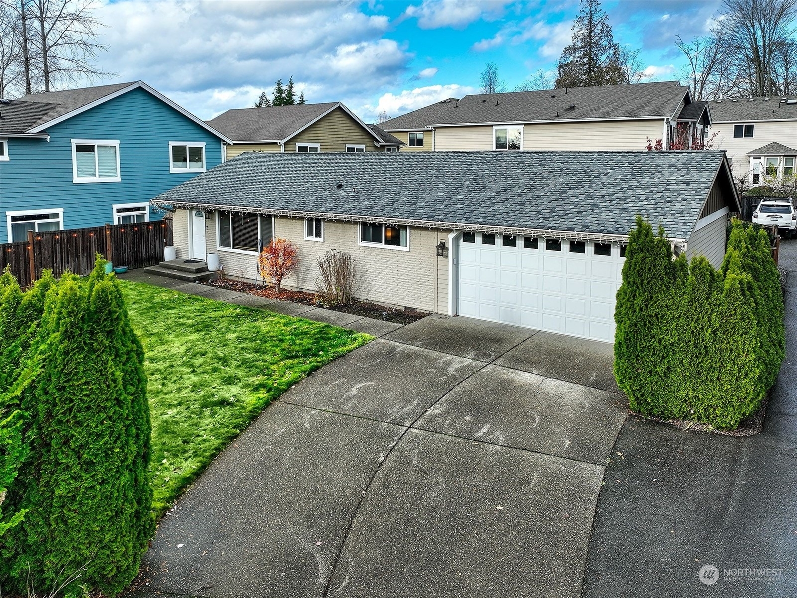 Property Photo:  1633  150th Street SW 3  WA 98087 