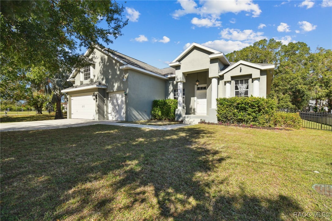 Property Photo:  707 9th Avenue SW  FL 33570 