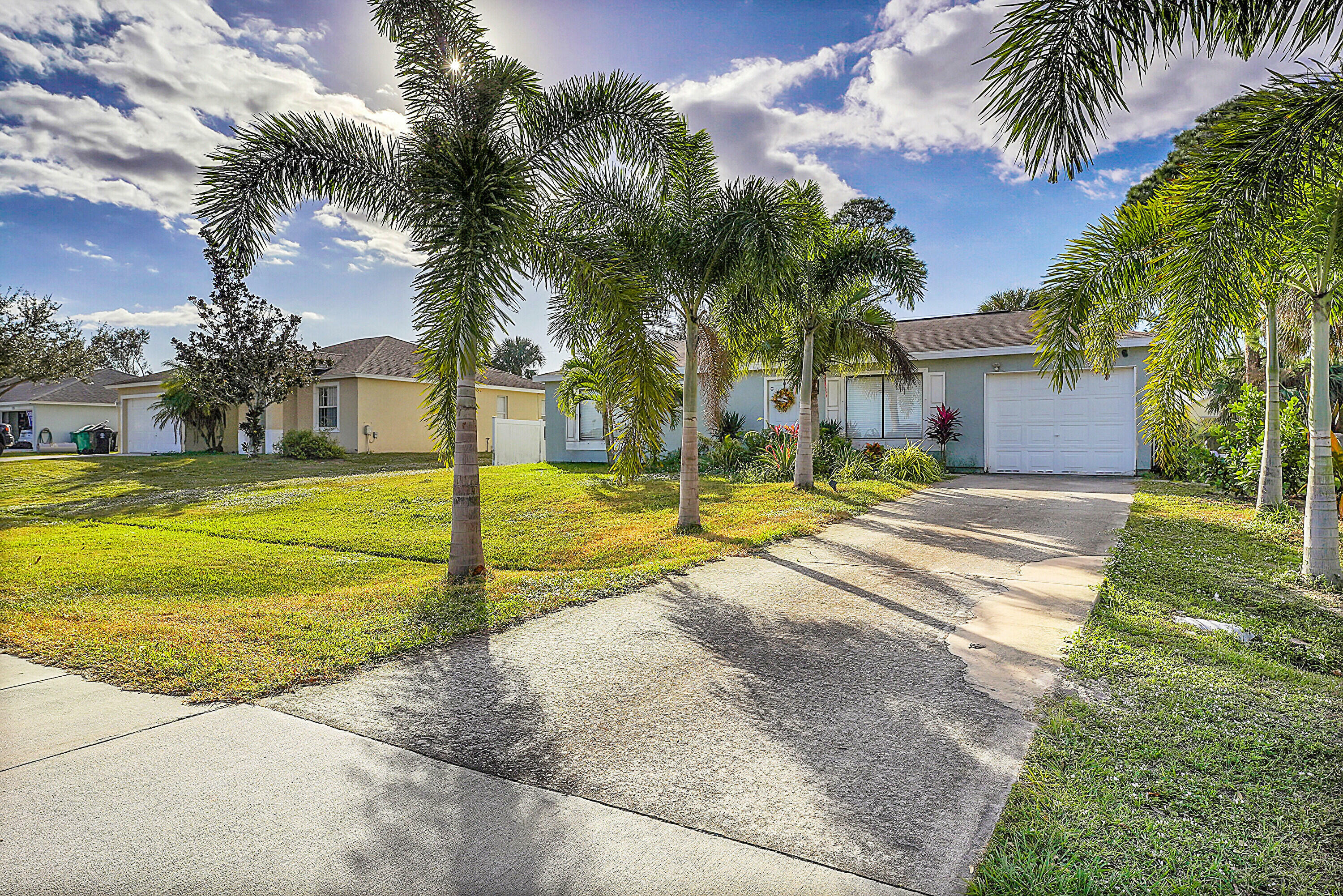 Property Photo: 167 SW Tulip Boulevard FL 34953