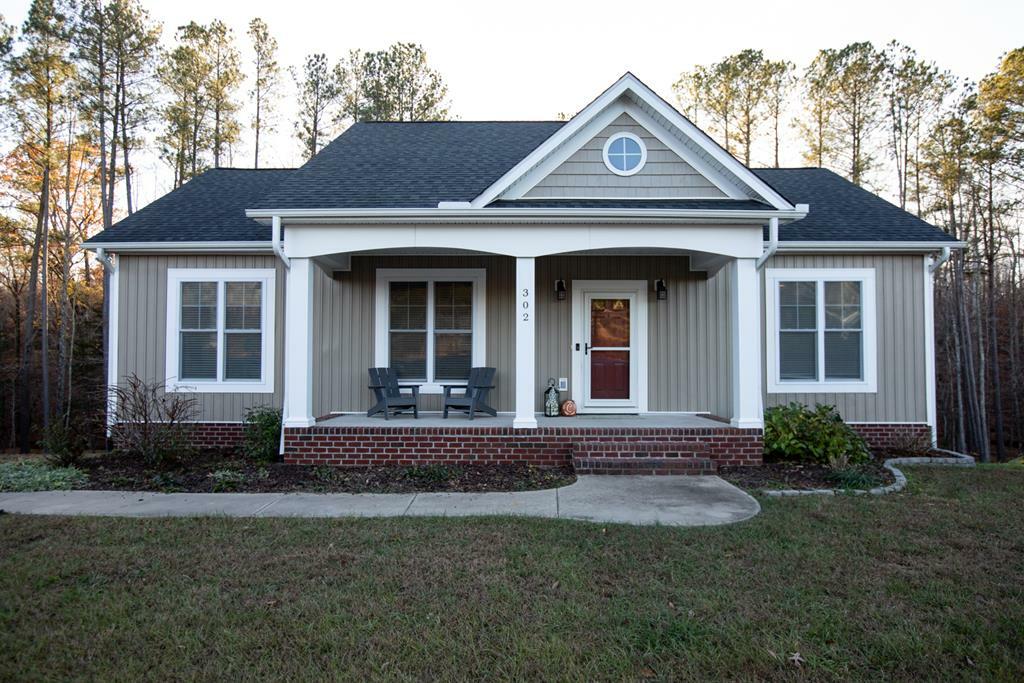 Property Photo:  302 Thomas Circle  VA 23901 