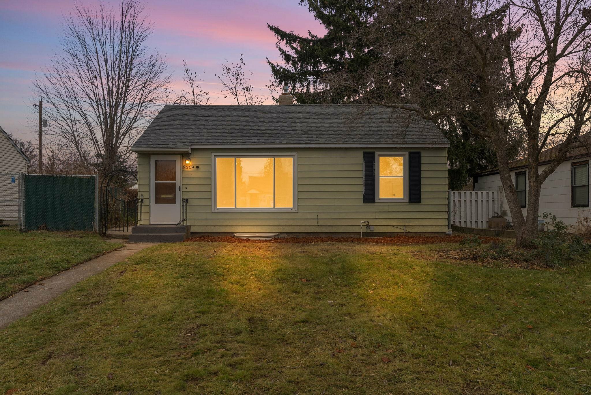 Property Photo:  5204 N Elgin St  WA 99205 