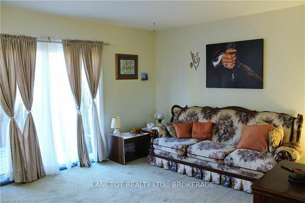 Property Photo:  48 Lamson Cres 48  ON N4K 6C1 