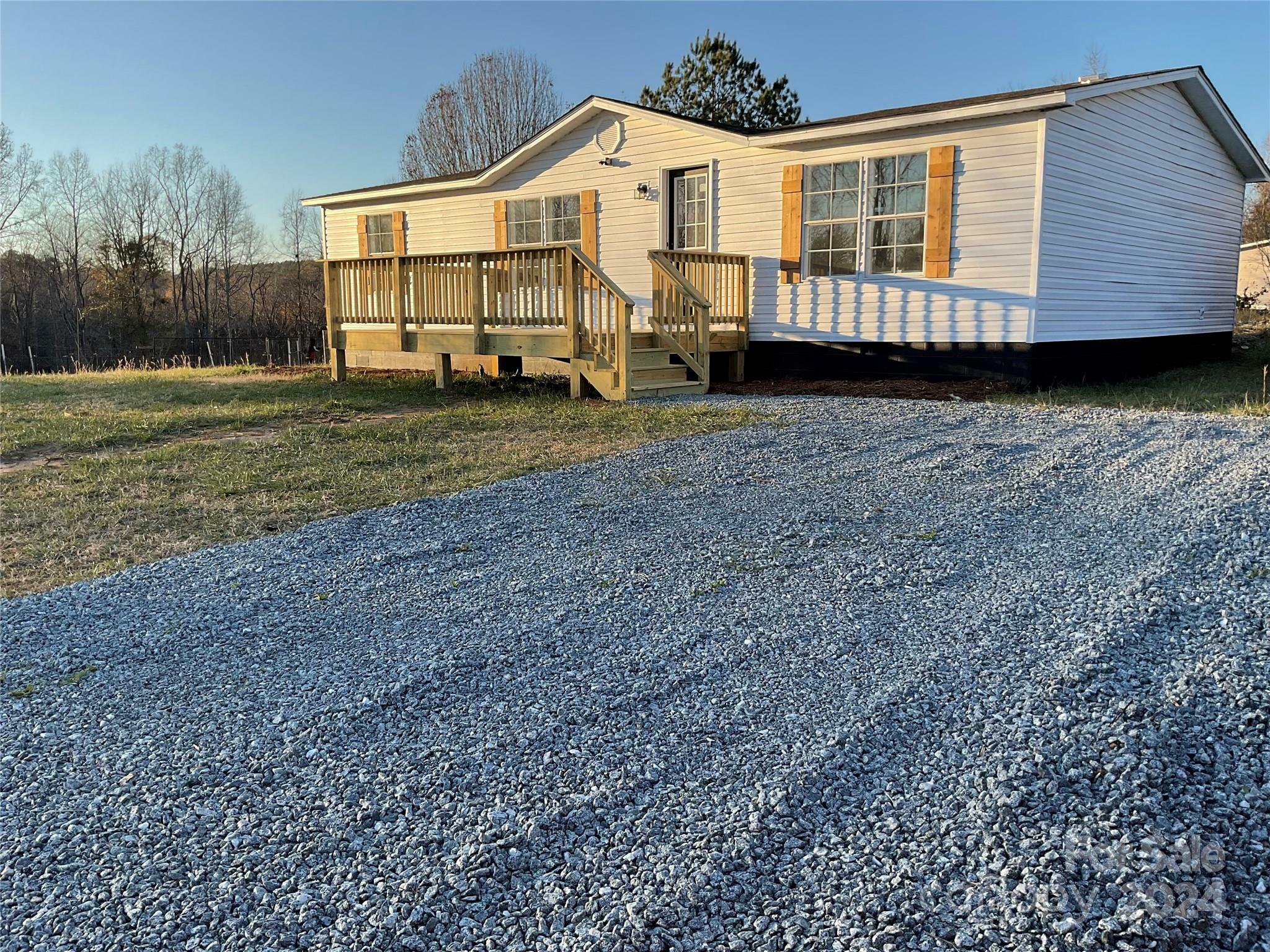 Property Photo:  560 J M Lovelace Road  NC 28040 