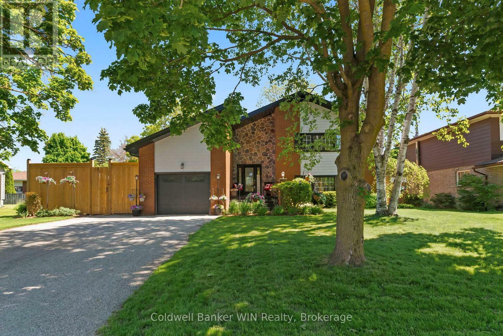 Property Photo: 510 Church Crescent ON N0G 2L2