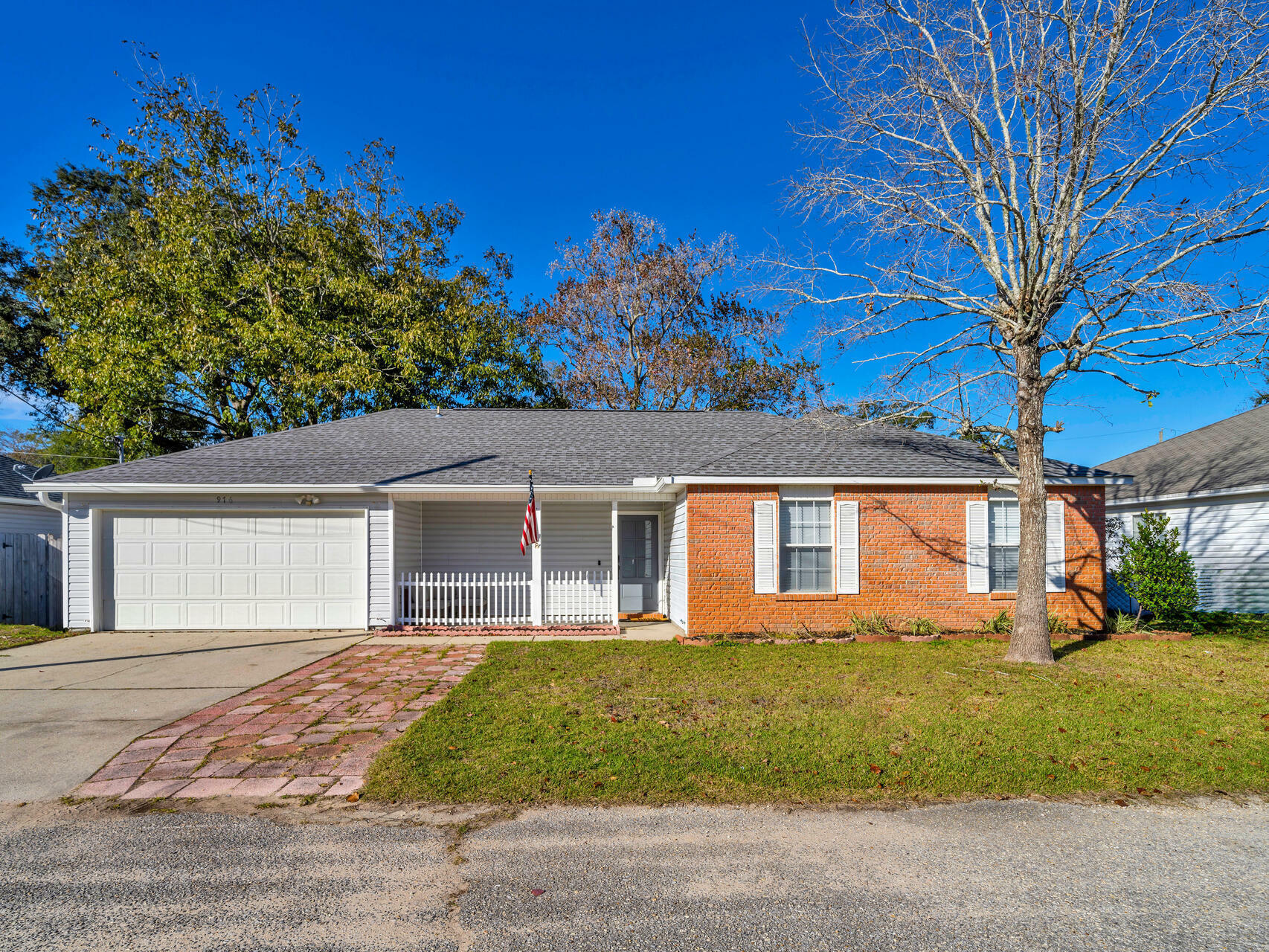 Property Photo:  976 Crimson Heights Court  FL 32547 