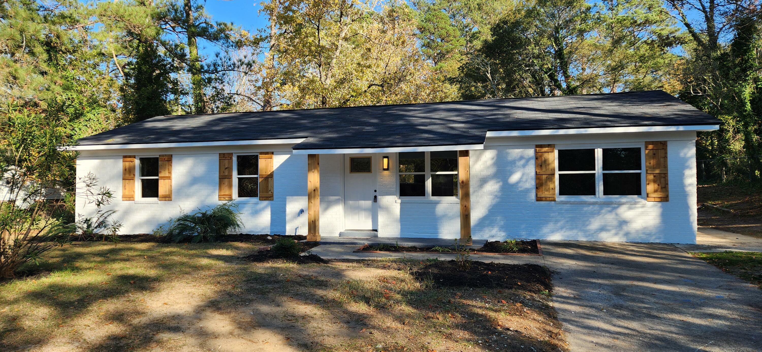 Property Photo:  332 Colonial Court  GA 30907 