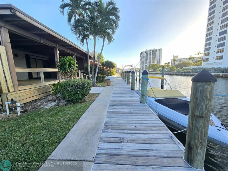 Property Photo:  2619 S Parkview Dr  FL 33009 