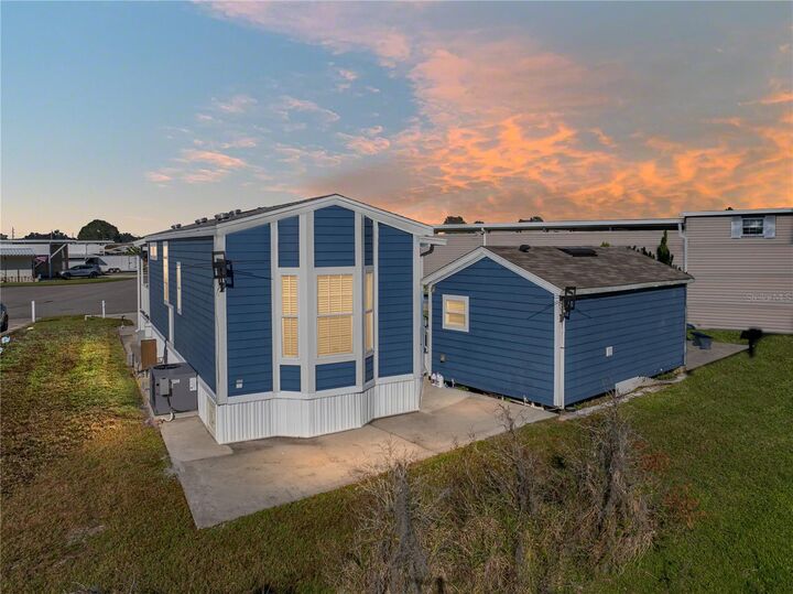 Property Photo: 8909 Southshore Court FL 33868