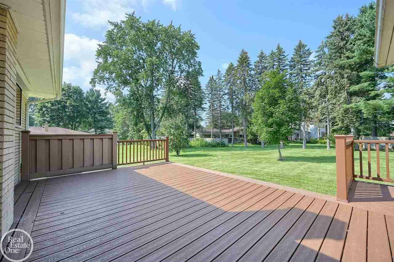 Property Photo:  54327 Horizon Drive  MI 48316-1718 