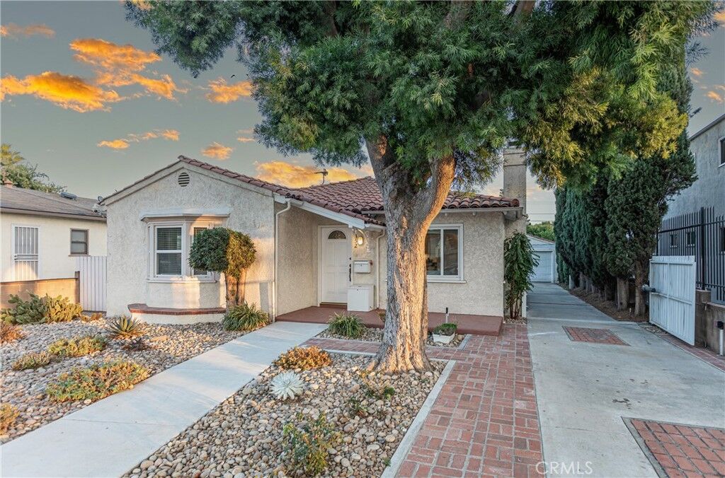 Property Photo: 352 W Alameda Avenue CA 91506
