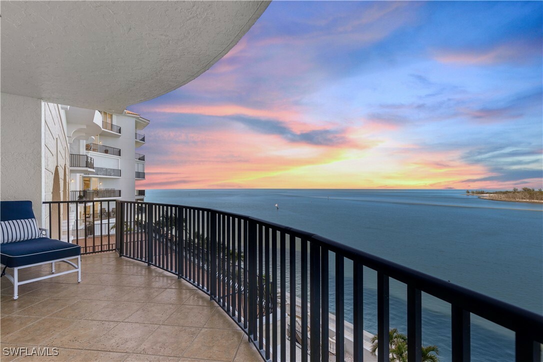 Property Photo:  700 La Peninsula Boulevard 404  FL 34113 