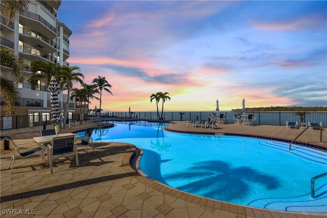 Property Photo: 700 La Peninsula Boulevard 404 FL 34113
