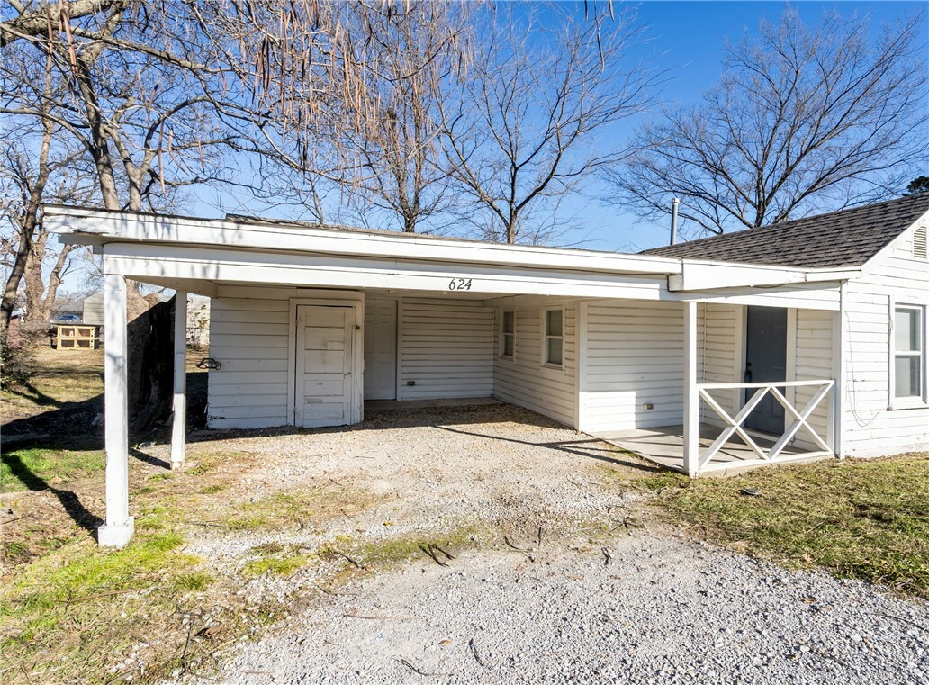 Property Photo:  624 Hico Street  AR 72761 