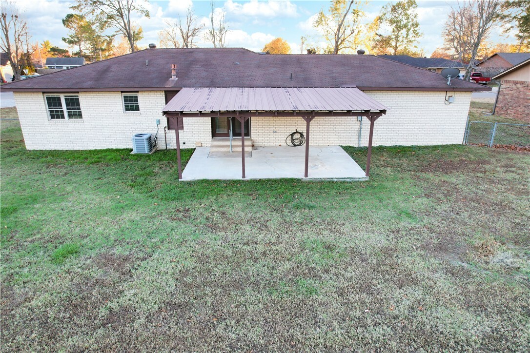 Property Photo:  1001 W Callahan Drive  AR 72758 