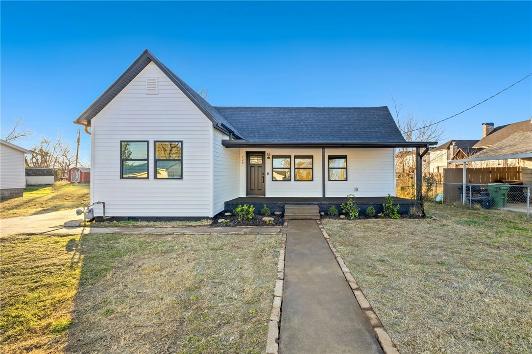 Property Photo:  720 N 5th Street  AR 72756 