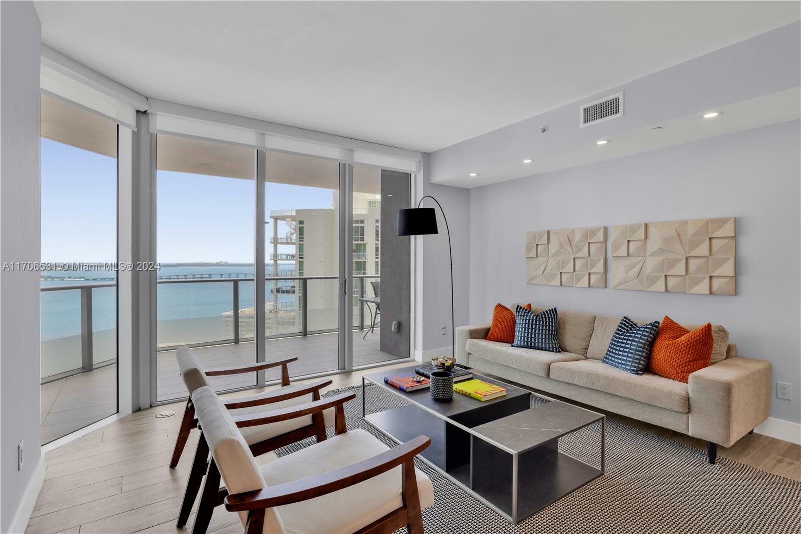 Property Photo:  1300 Brickell Bay Dr 2509  FL 33131 