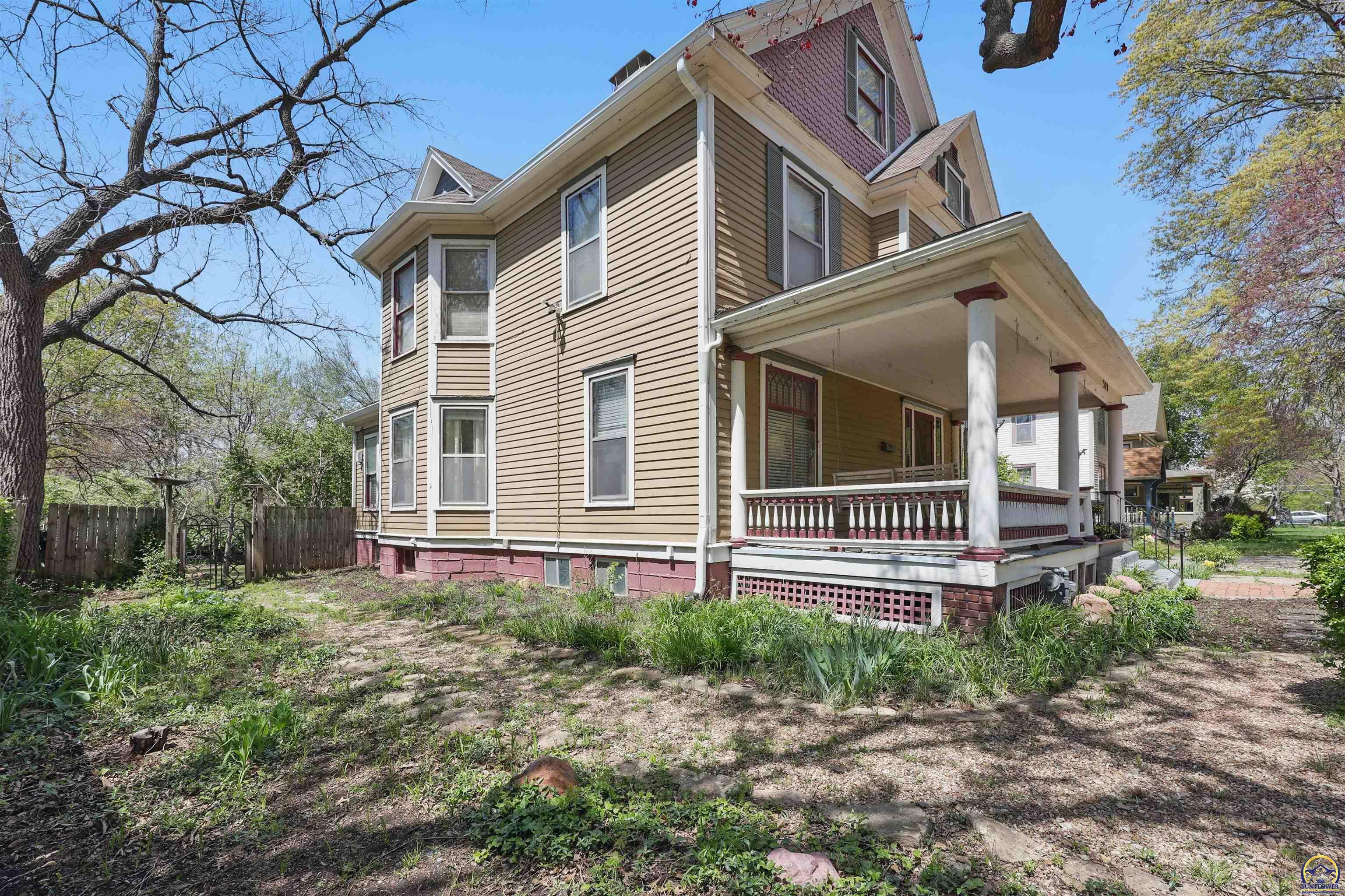 Property Photo: 329 SW Woodlawn Ave KS 66606