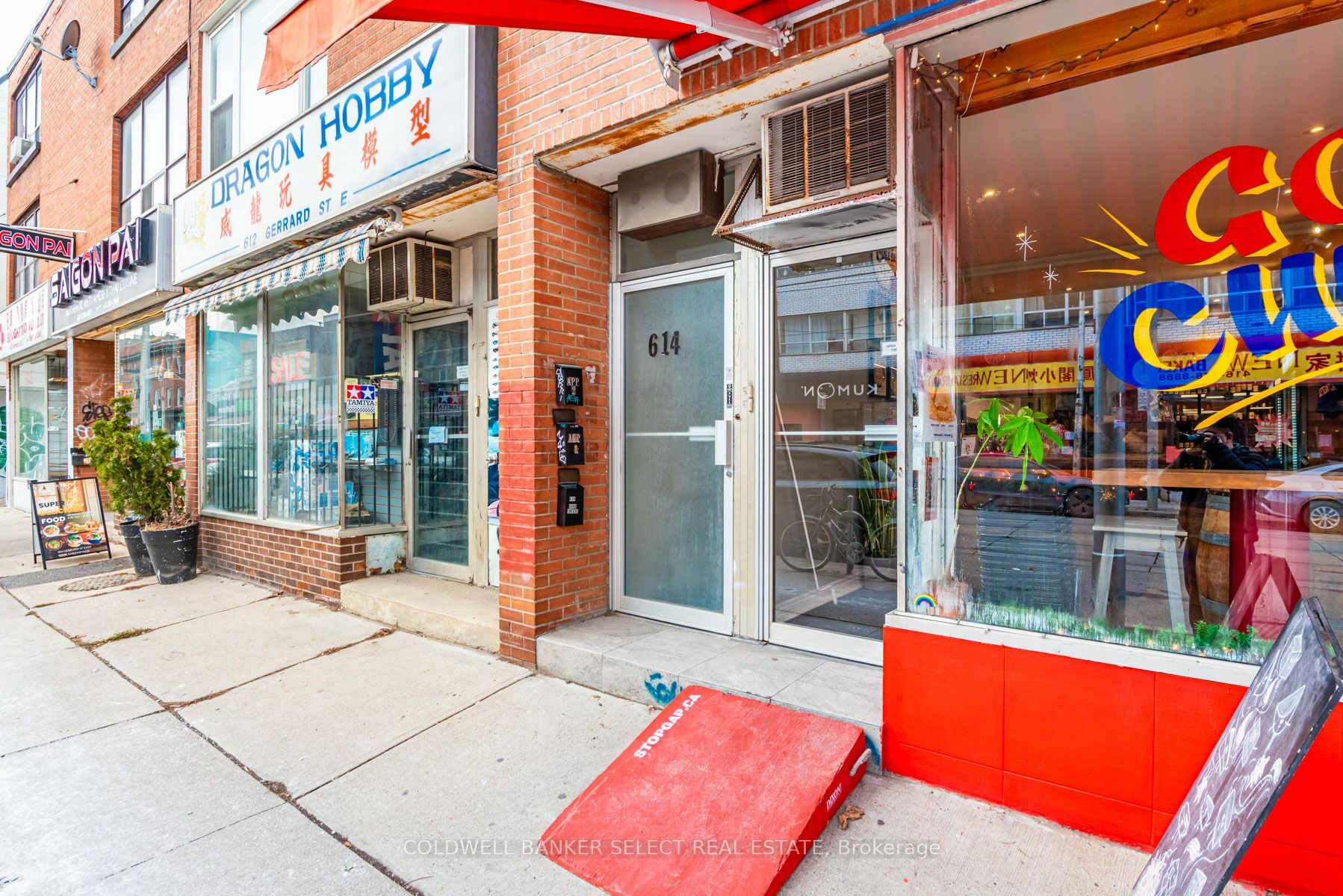 Property Photo:  614 Gerrard St E 2  ON M4M 1Y3 