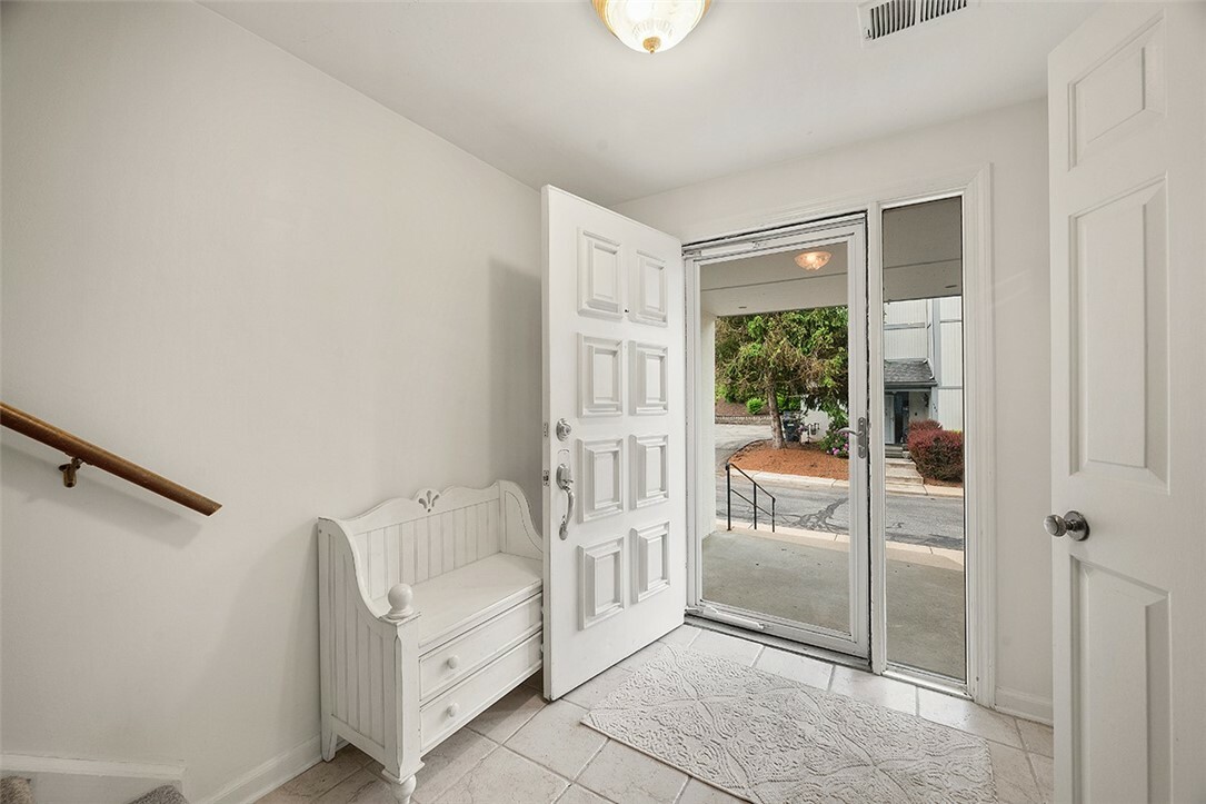 Property Photo: 1561 Pinehurst Dr PA 15241