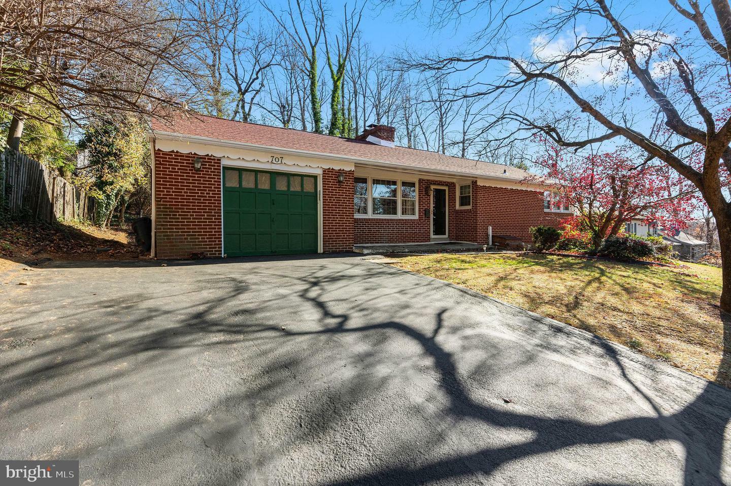 Property Photo:  707 Camberly Road  PA 19038 