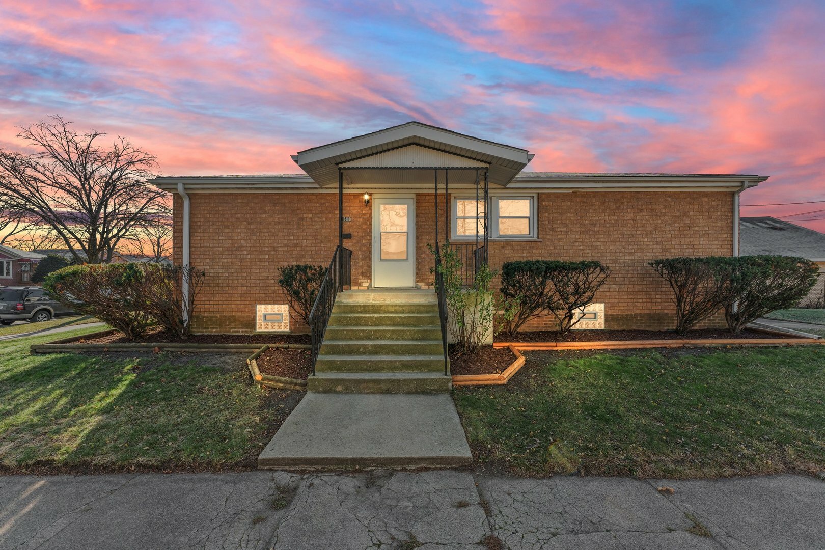 Property Photo:  13400 S Avenue K  IL 60633 