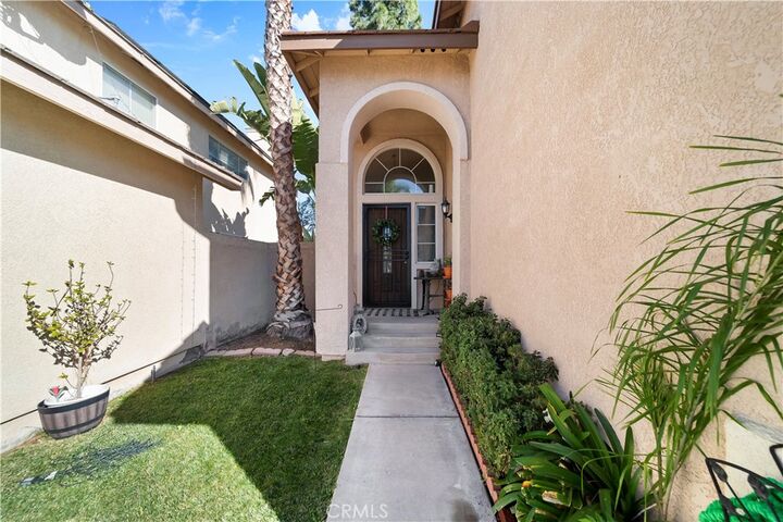 Property Photo:  901 Primrose Lane  CA 92878 