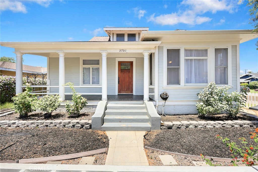 Property Photo:  3701 Locust Street  CA 92501 