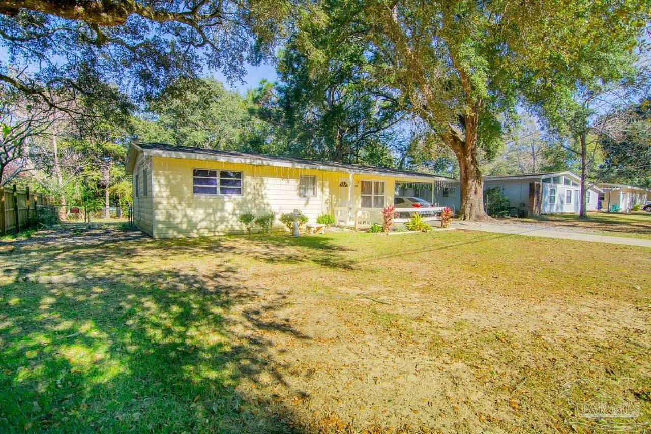 Property Photo:  910 Rock Creek Ave  FL 32505 