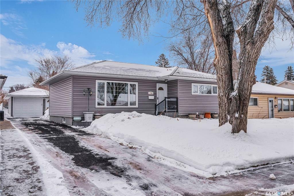 Photo de la propriété:  1705 Louise Avenue  SK S7H 2R5 