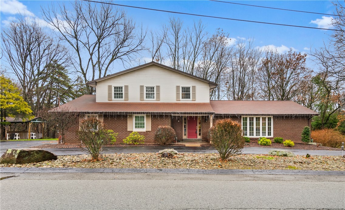 Property Photo:  204 Sunnyhill Dr  PA 15237 