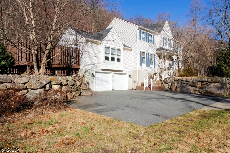 Property Photo:  15 Brandywine Ct  NJ 07876 