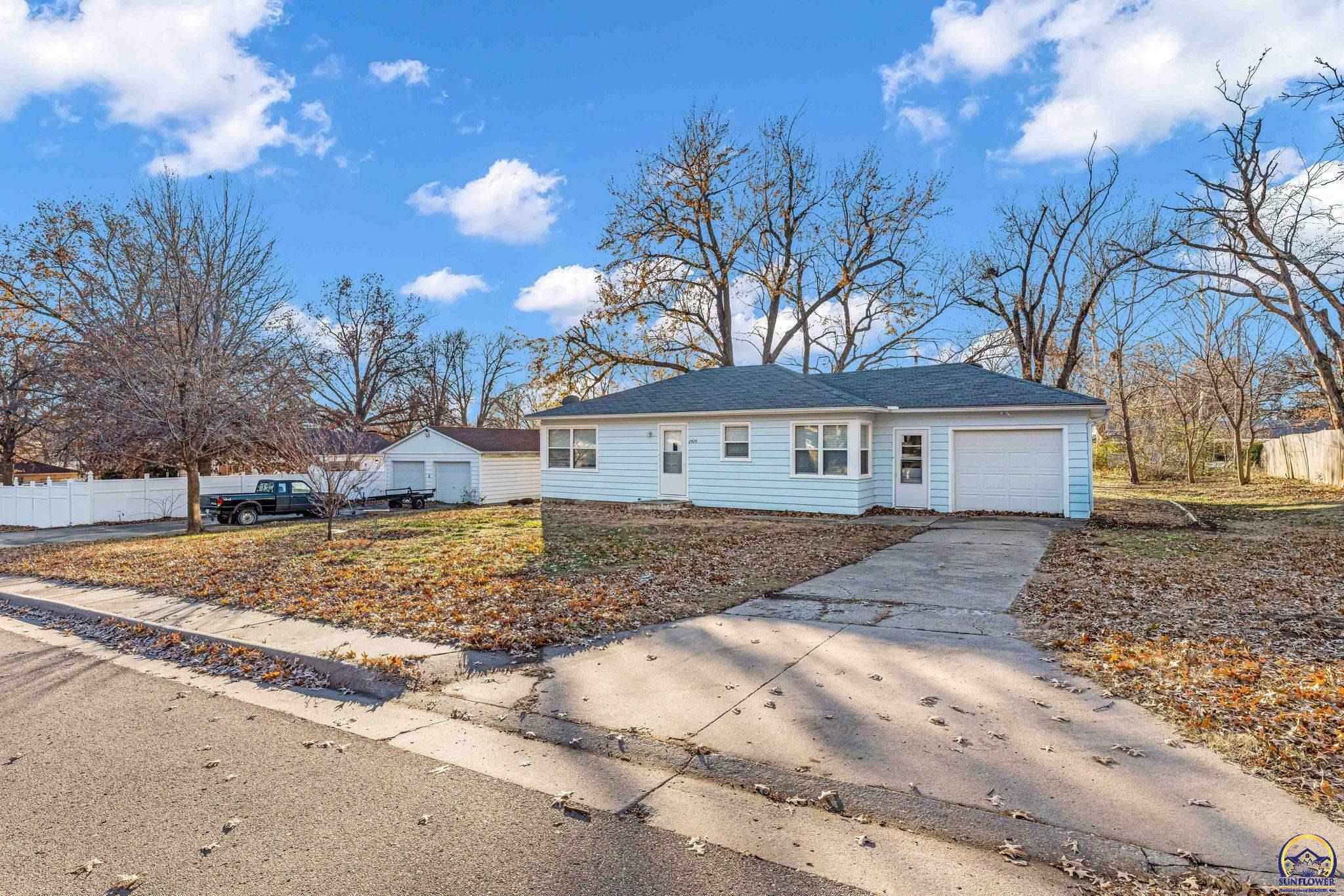 Property Photo:  2925 SE Ohio Ave  KS 66605 