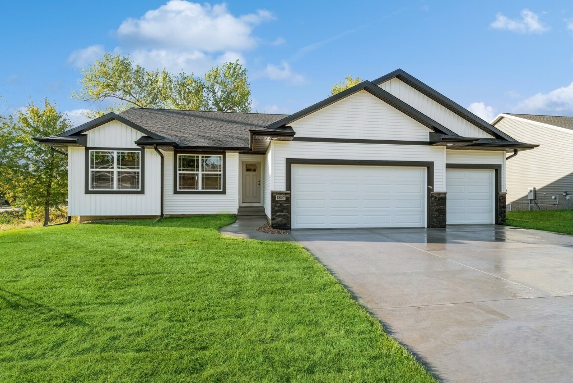 Property Photo: 1807 Shady Grove Road SW IA 52404