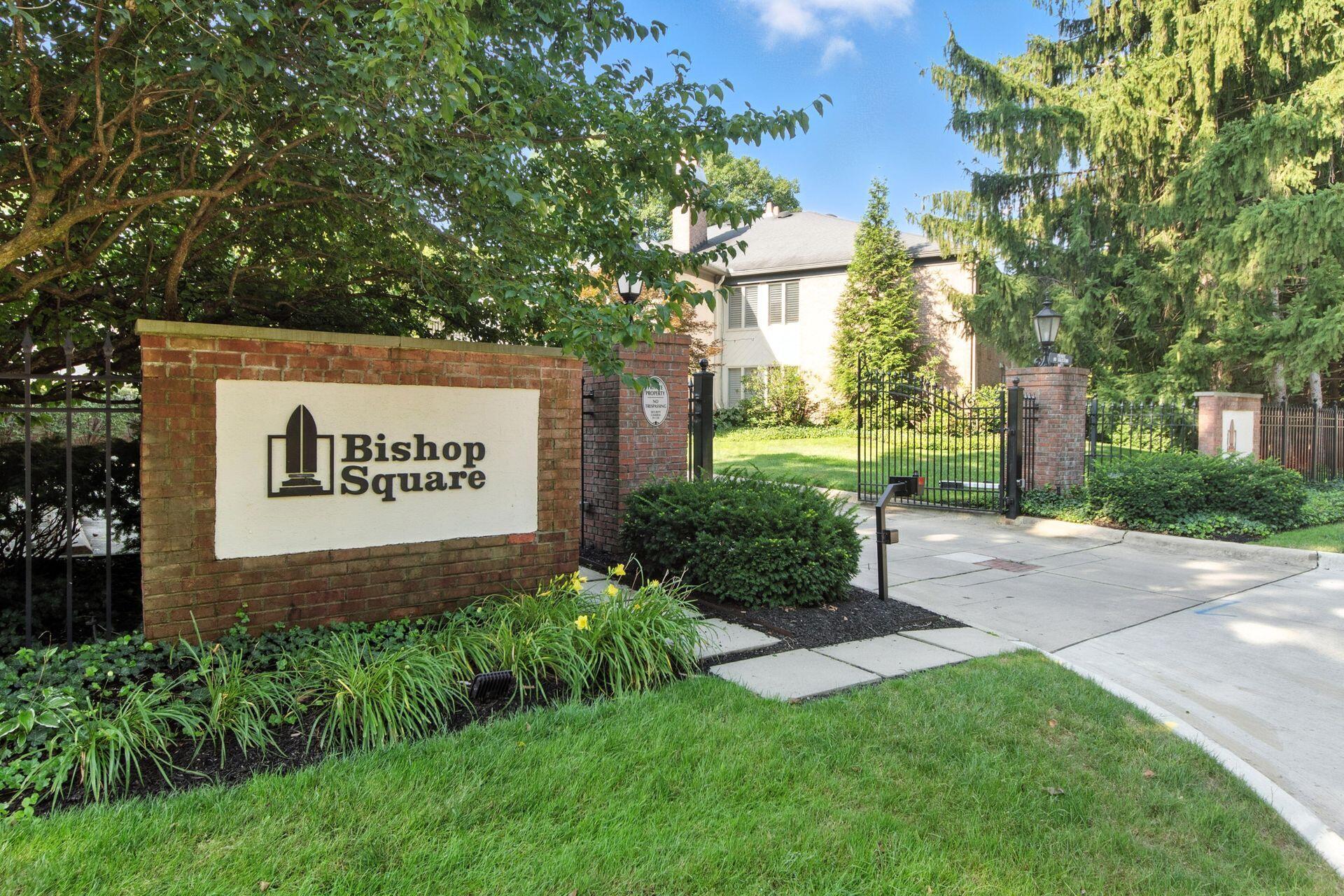 Property Photo:  82 Bishop Square  OH 43209 