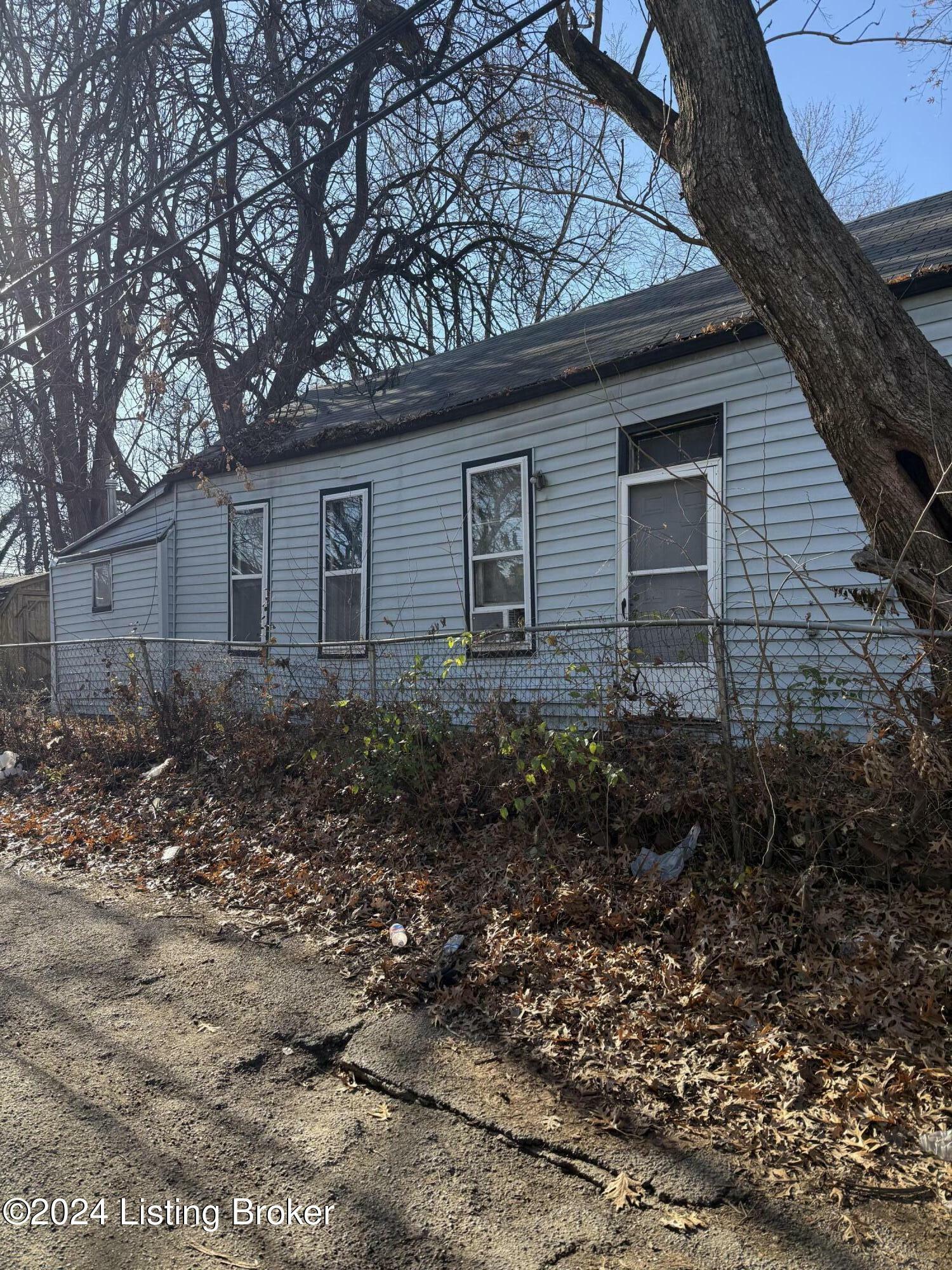 Property Photo:  414 Iowa Ave  KY 40208 