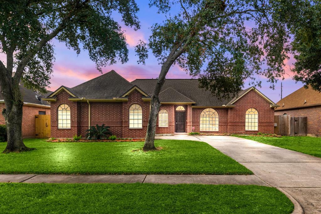 Property Photo:  10215 Hedge Way Drive  TX 77065 