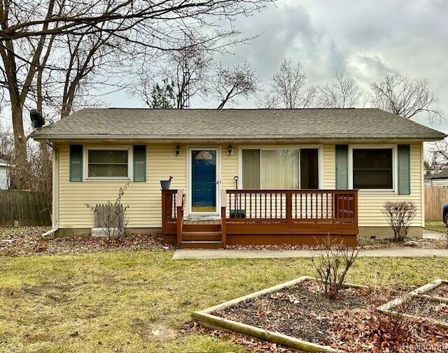 Property Photo:  2346 Helen Avenue  MI 48507 4412 