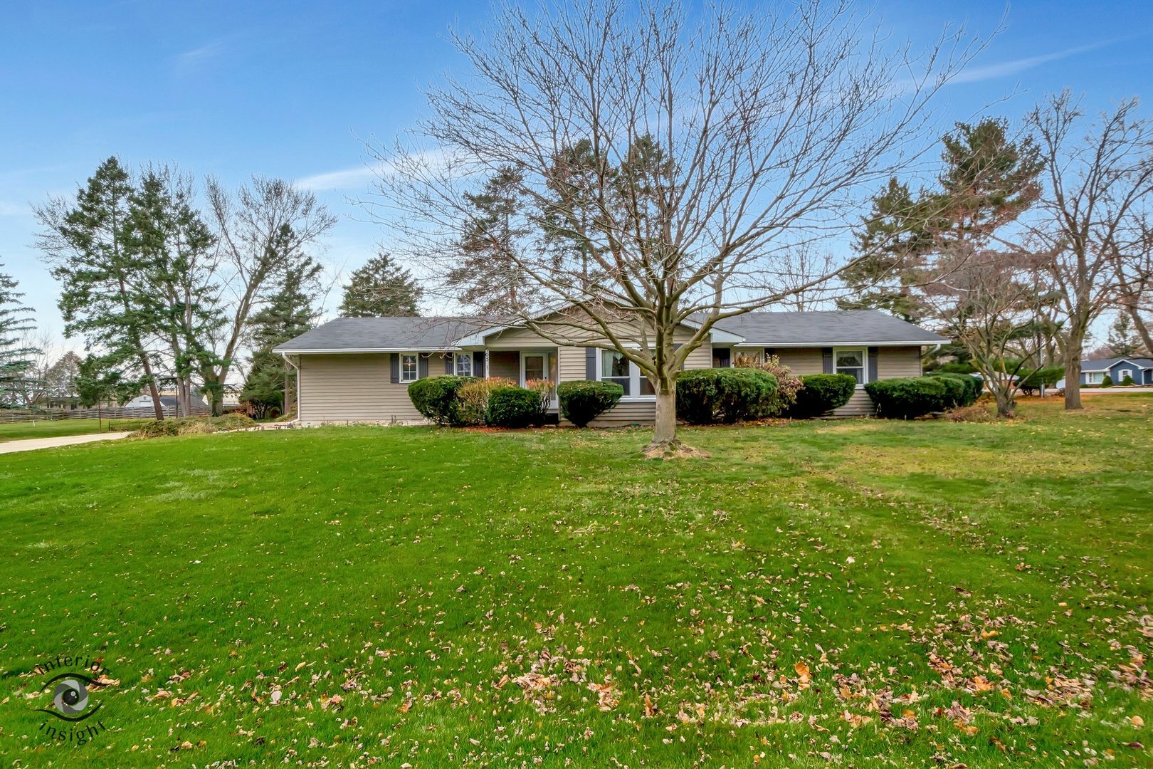 Property Photo:  905 Johnston Drive  IL 60506 